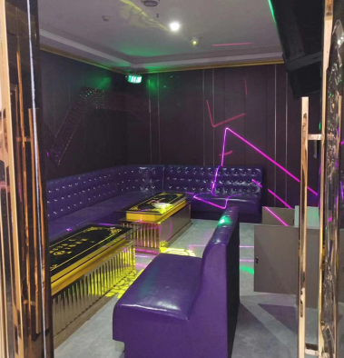 孝感柏林K吧-點歌機+音響設(shè)備+燈光